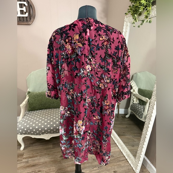Arizona Jean Co. • Burnout Velvet Floral Kimono - Picture 4 of 11